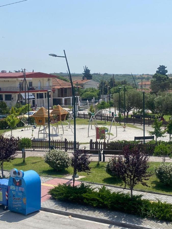 Sun & Sea Apartment Nea Iraklia Exterior photo