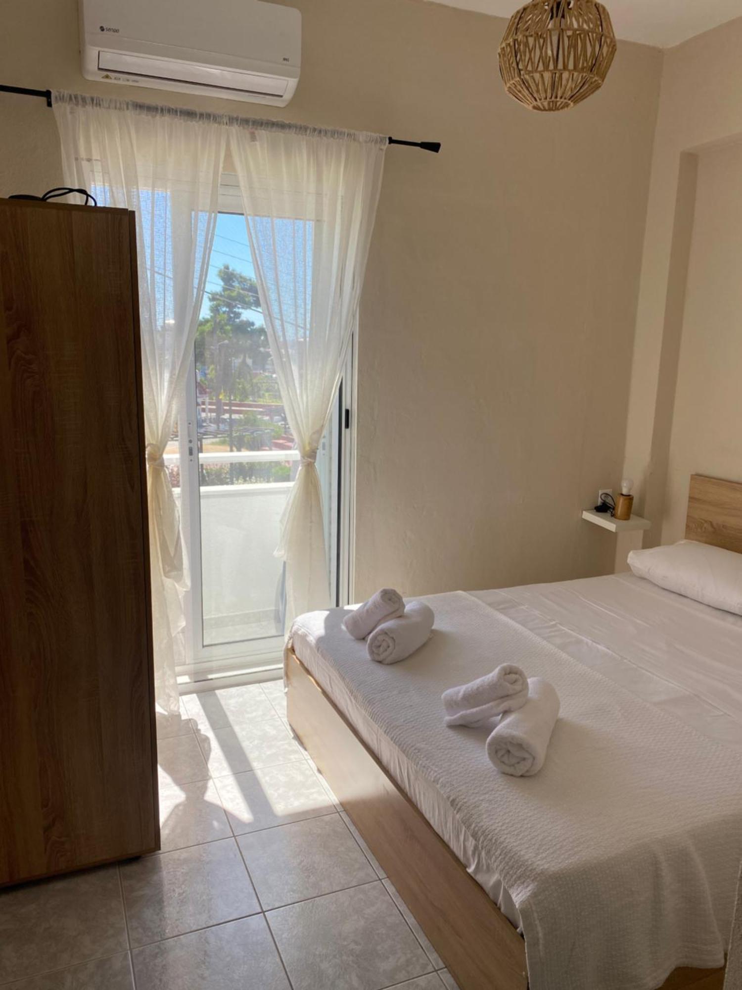 Sun & Sea Apartment Nea Iraklia Exterior photo